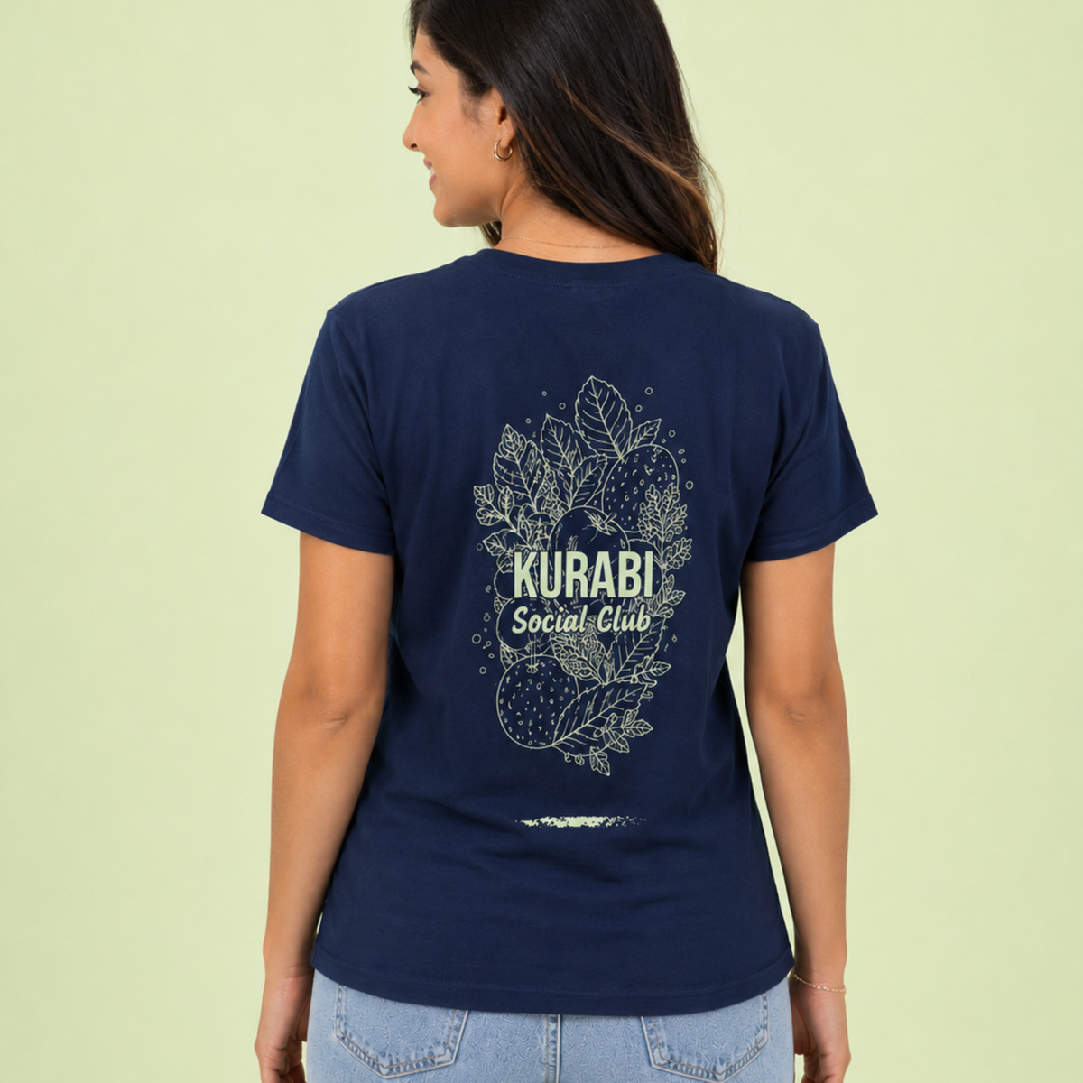 Estampado Kurabi Social Club en la espalda de la playera unisex